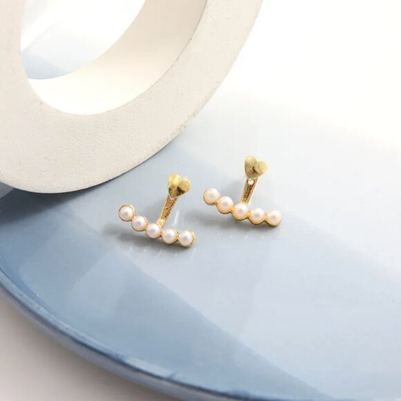 Gold and Beige Color Elegant Charms Enamel Heart Pearl Stud Earring - Picture 6 of 11